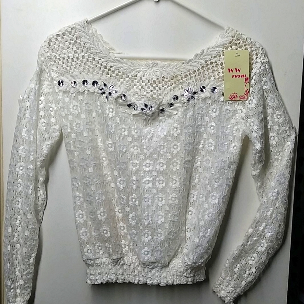 NWT- WW FUSHI Small White lacey top. long sleeve
